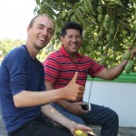 Bei Rodrigo war grad Mangozeit. Auf seinem Hausdach haben wir nach Reifen Früchten gesucht.