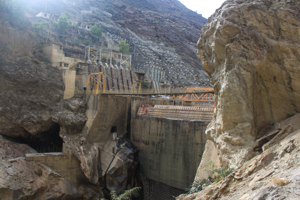 Das Wasserwerk nahe Huallanca wird erweitert. Dieses kennzeichnet auch das Ende der Entenschlucht und kurz darauf öffnete sich die Landschaft wieder.