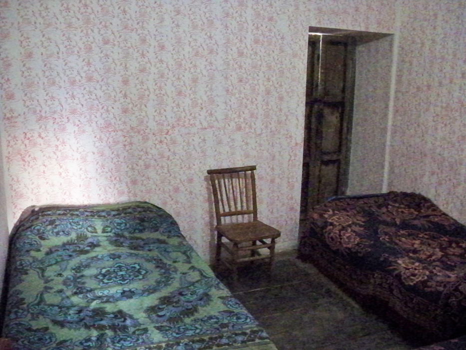 Blick in unser Zimmer in Mollepata. Die Eigentümerin der Herberge bat uns darum unser Bett im ersten Stock bitte wieder so herzurichten, wie wir es vorgefunden haben. Aufgrund ihres Alters war der erste Stock für sie nicht mehr zugänglich...